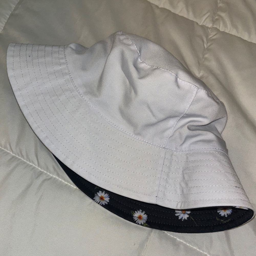 Alice & Olivia reversible bucket hat